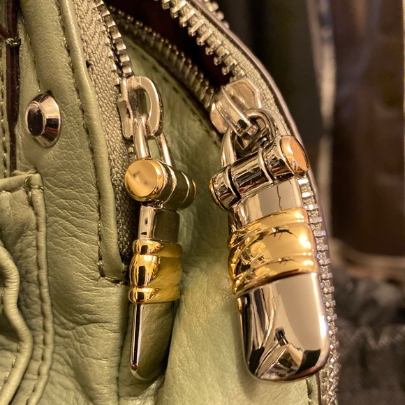 B. Makowsky phenomenal purse, plethora of pockets, butter leather, gold hardware - Picture 9 of 13